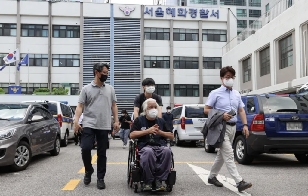 엘리베이터 설치 안한 경찰서 … 전장연 〈명백한 장애인차별금지법 위반〉