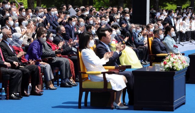 윤석열 장모수사한 경찰관 … 대통령취임식 초청사실 논란