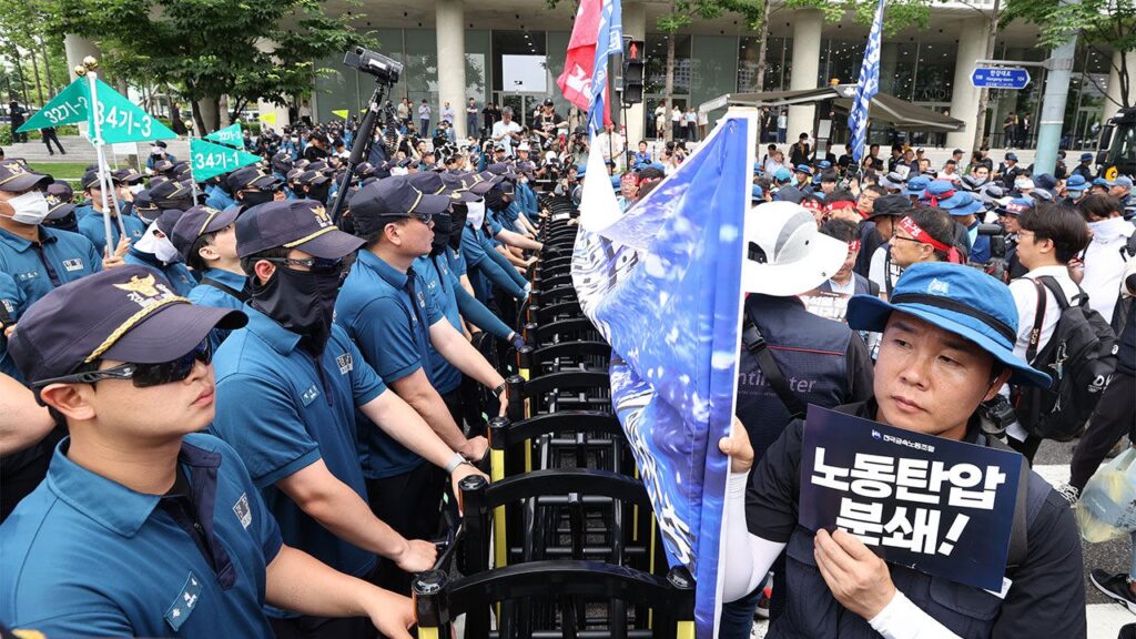 민주노총총파업투쟁 공안탄압 본격화 .. 〈총파업투쟁관련 부위원장등 13명 수사중〉