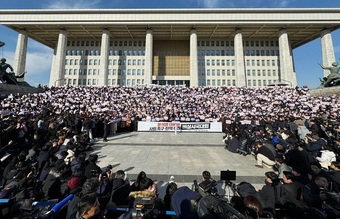 야, 윤석열퇴진촉구비상시국대회 〈비상계엄으로도 안되면 국지전 벌일 것〉