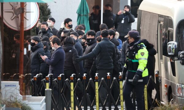 공수처, 윤석열 체포영장집행 시작