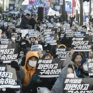 122차촛불문화제 〈전두환을 끝장낸 것처럼 윤석열도 작살을 내버리겠다〉