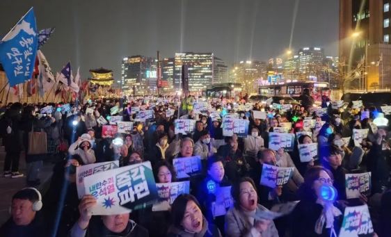 윤석열구속취소에 1만시민 광화문으로 … 〈검찰은 즉시항고하라!〉