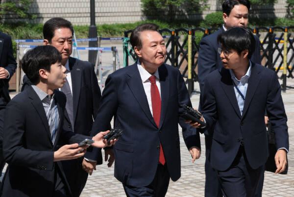 〈문짝 부숴서라도 다 끄집어내〉 … 통화육성 재판서 재생